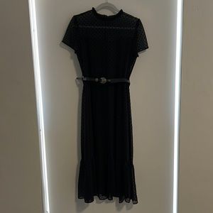 Zara Maxi dress (belt included). Size is medium. Worn once, in good condition.